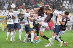 开云官网-都灵队主场惨败，遭遇联赛两连败