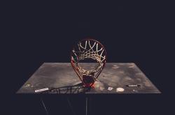 开云体育在线-伦纳德终场绝杀封神！湖人惊魂压哨逆转76人