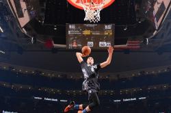 开云体育下载-篮网末节带走广东队，库里在东决关键战接管比赛，双线赛场上的主宰时刻