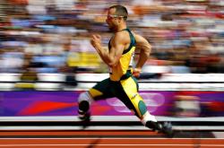 开云体育登录-从广东队完胜猛龙到浓眉季后赛接管，跨越篮球世界的统治力叙事