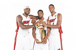 开云体育入口-意甲焦点战之夜，巴斯托尼关键战不手软，蓝黑防线铸就胜利基石