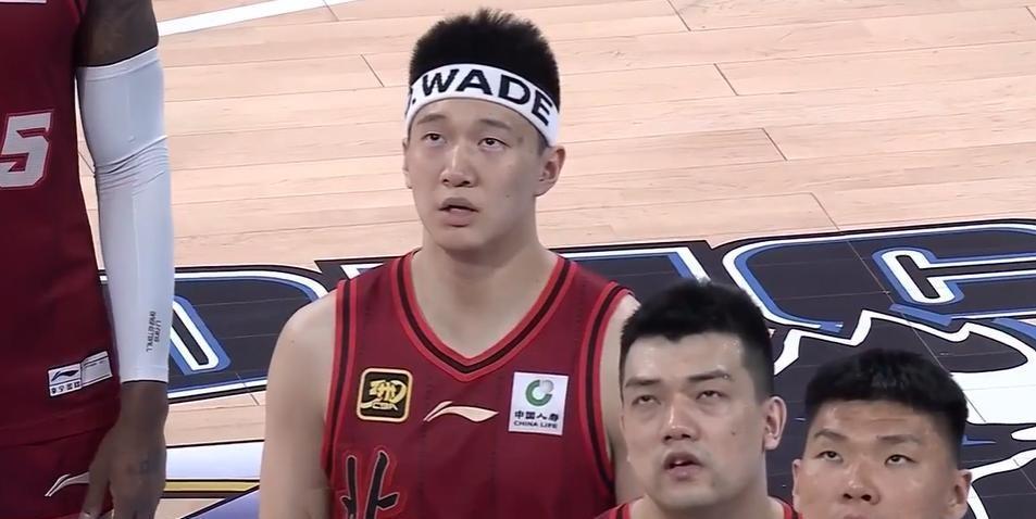 北京首钢队逆转福建队，取得胜利