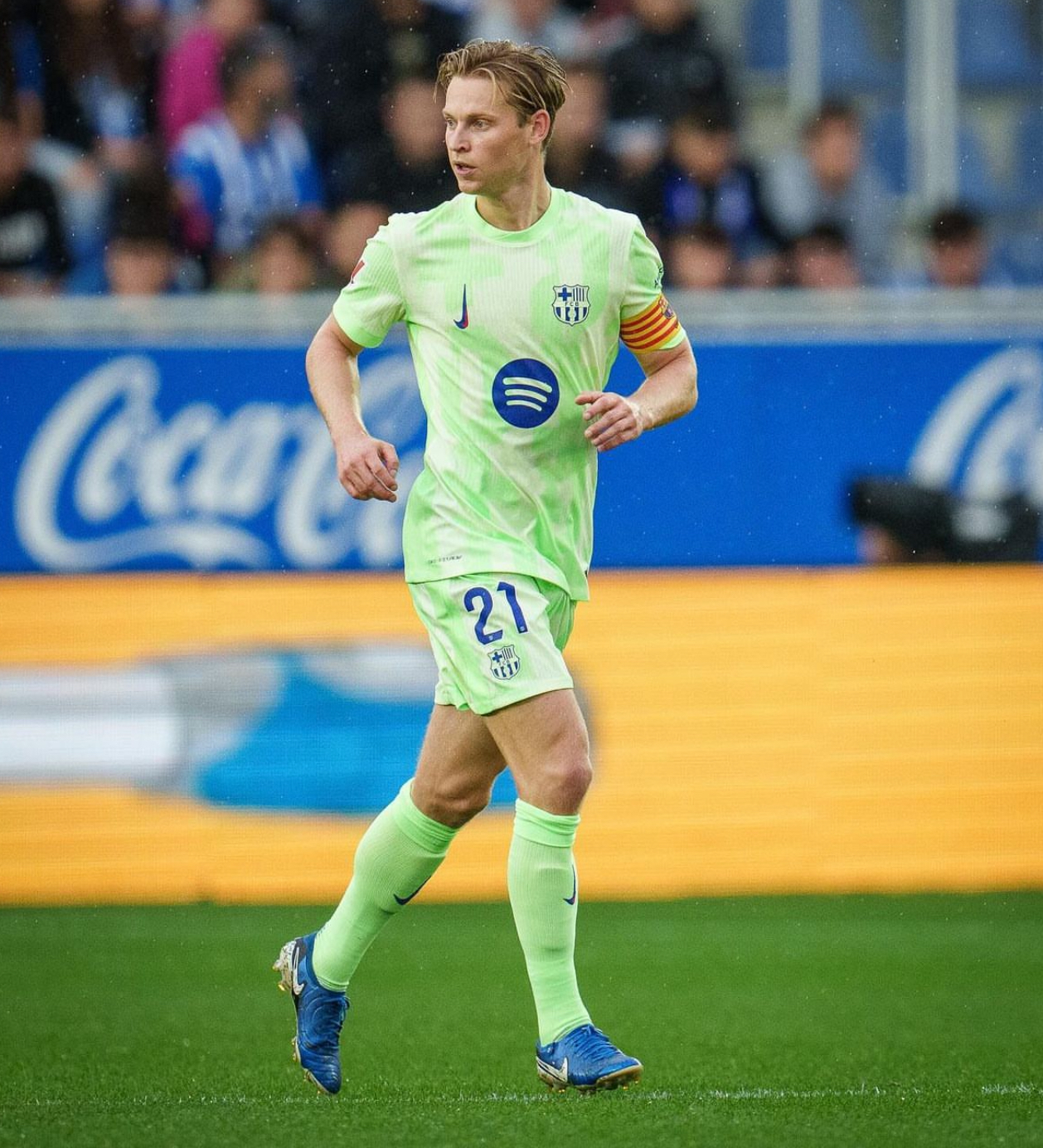 关于里昂强势国际米兰,德容惊艳世界的信息 关于里昂强势国际米兰,德容惊艳世界的信息