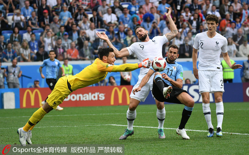 乌拉圭翻盘波兰,格列兹曼送出助攻 乌拉圭翻盘波兰,格列兹曼送出助攻