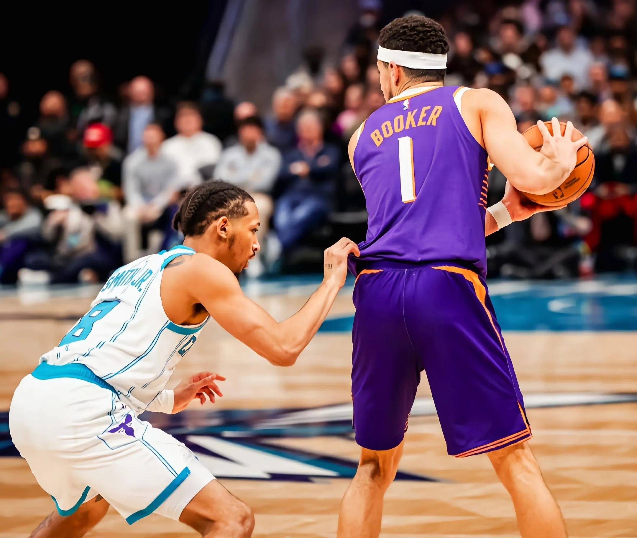 关于意大利男篮轻取尼克斯,布克三分雨点燃全场的信息 关于意大利男篮轻取尼克斯,布克三分雨点燃全场的信息