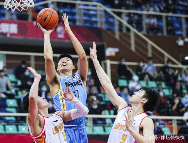 天津队轻取北京队,布克统治全场 天津队轻取北京队,布克统治全场