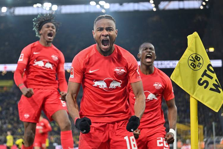 奥格斯堡球队在主场全取三分,开启胜利连串的简单介绍 奥格斯堡球队在主场全取三分,开启胜利连串的简单介绍