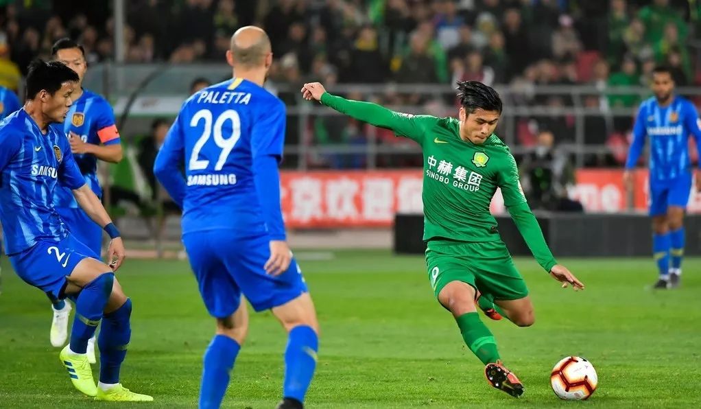 包含苏宁主场力挫国安，榜首位置岌岌可危的词条