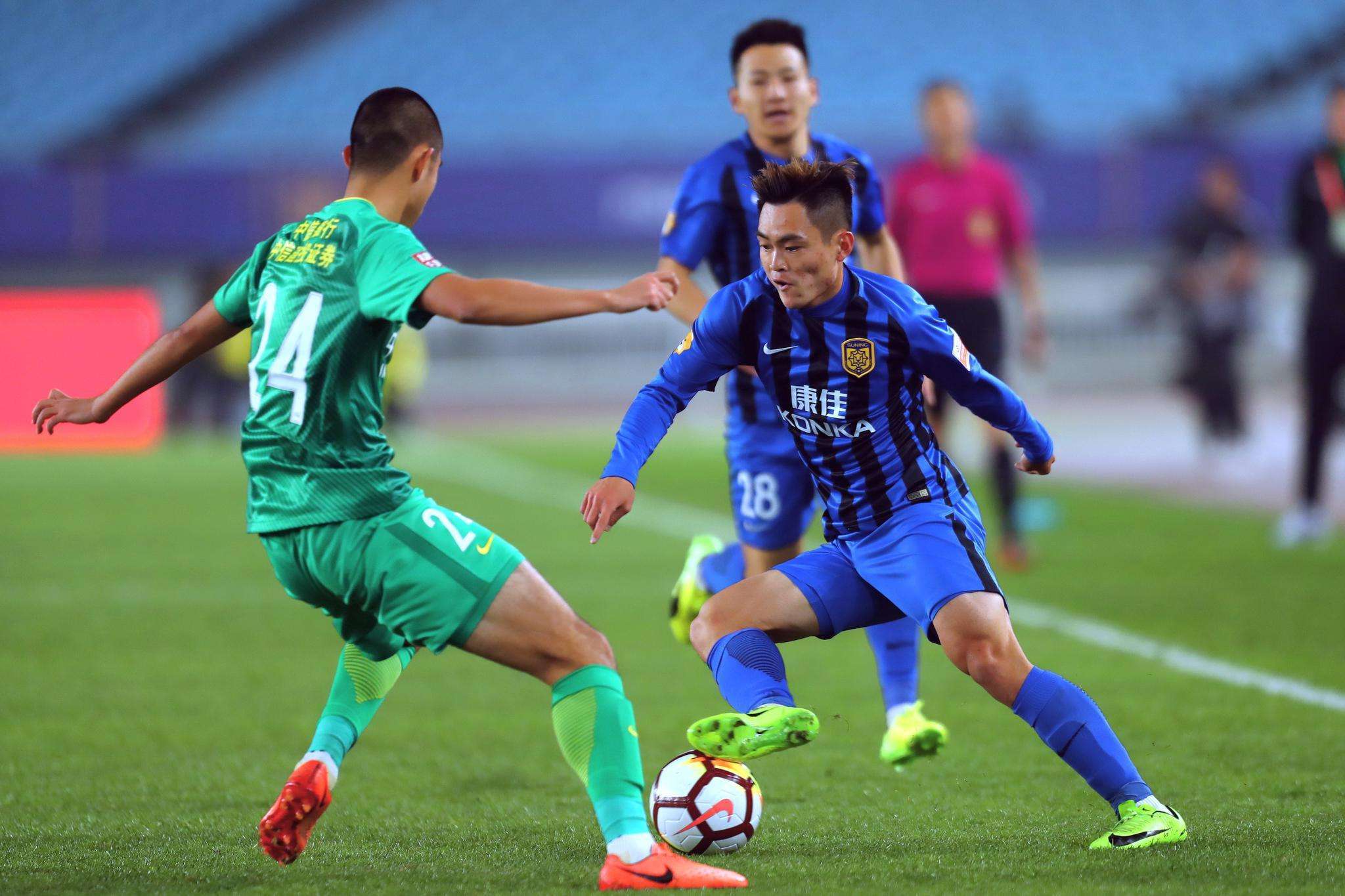 包含苏宁主场力挫国安，榜首位置岌岌可危的词条