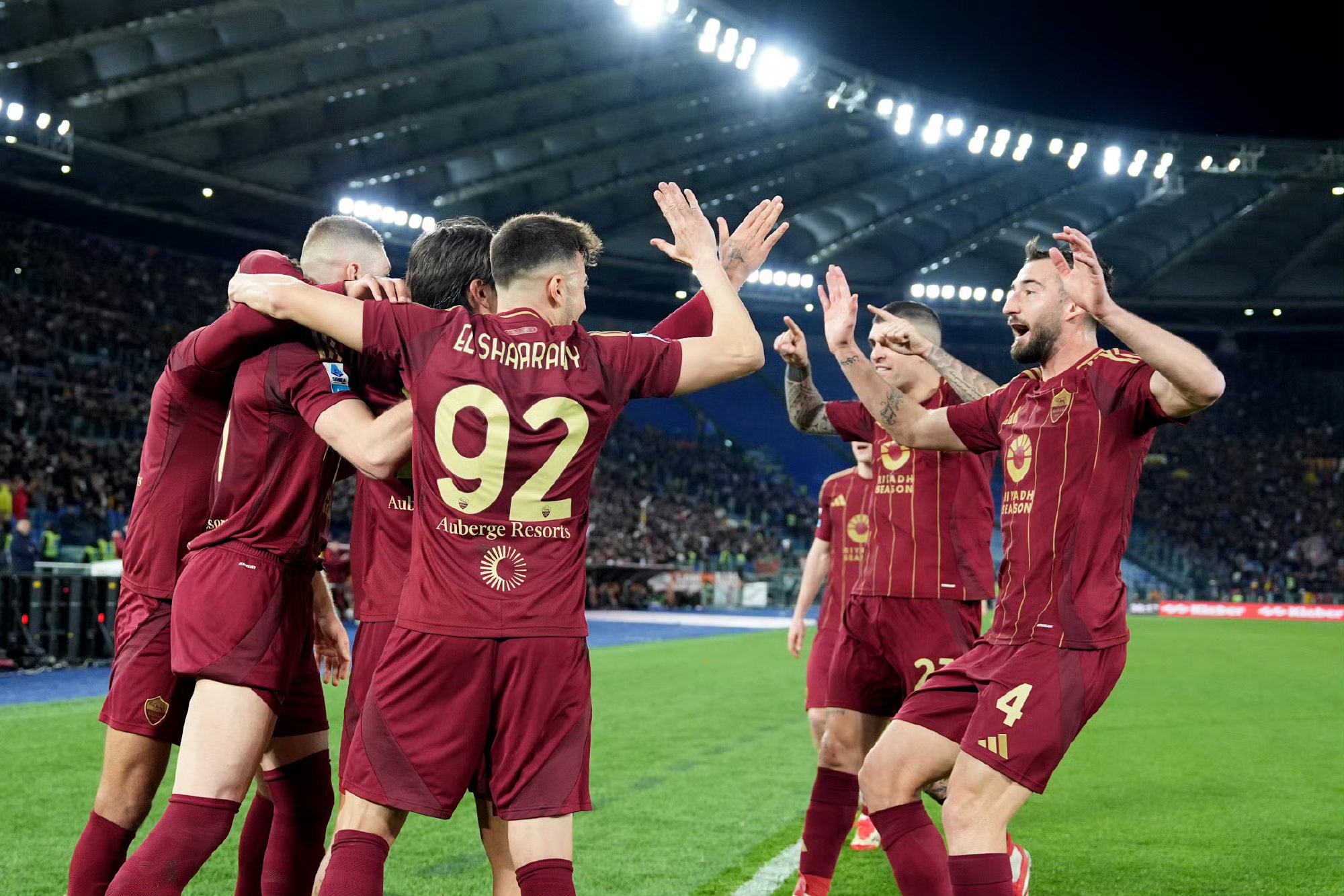 欧预赛精彩对决，球迷热情高涨，激情四射的简单介绍