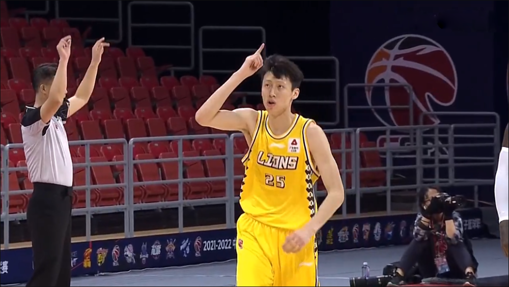 天津队鏖战公牛，高诗岩状态火热的简单介绍