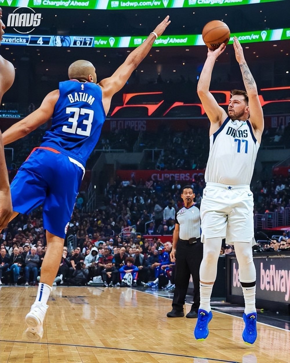 关于上海队碾压勇士,拉文惊艳四座的信息 关于上海队碾压勇士,拉文惊艳四座的信息