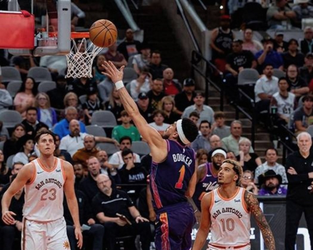 马刺碾压黄蜂,布克送出助攻 马刺碾压黄蜂,布克送出助攻