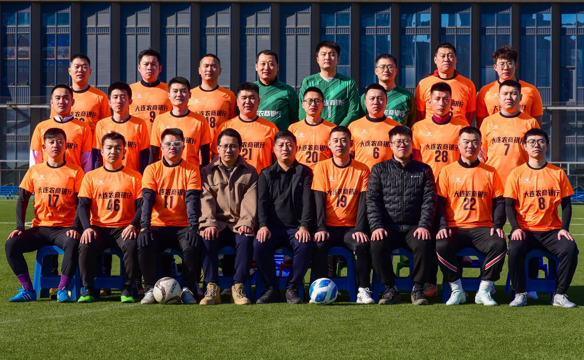 关于中国足球队集结力量，誓要夺取国际赛冠军的信息