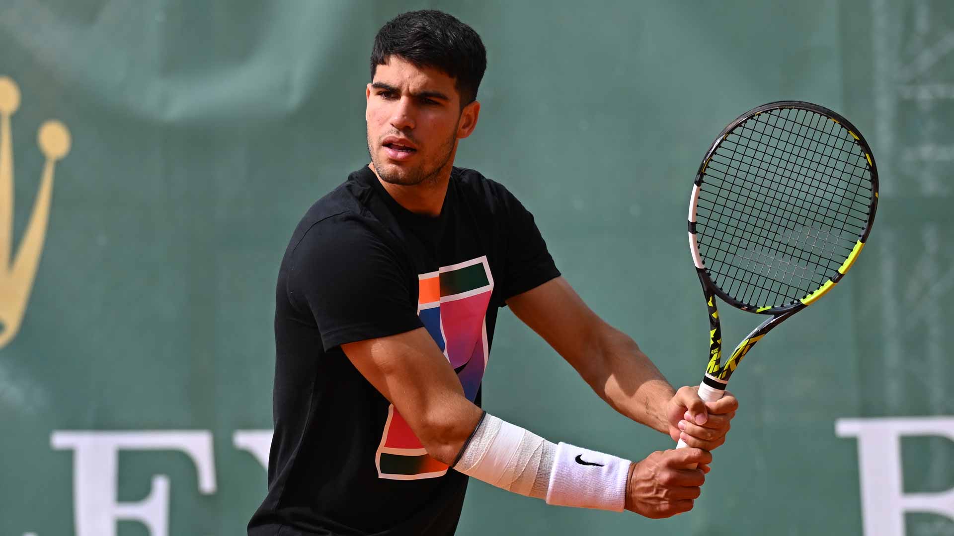 包含联合杯轻取温网，阿尔卡拉斯刷新纪录的词条