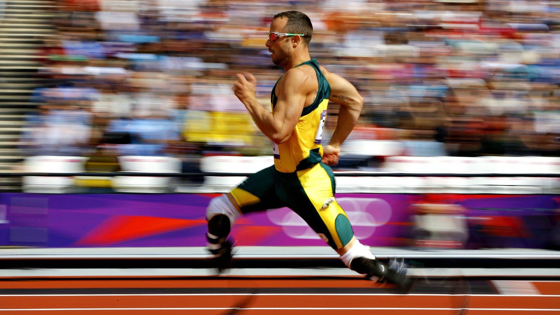 赛道之外的传奇,哥伦比亚加时绝杀几内亚,一场改写F1年度争冠格局的焦点战